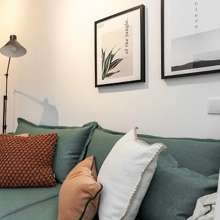Modern Design Beautiful Outdoorsy Apartment Lisbon
